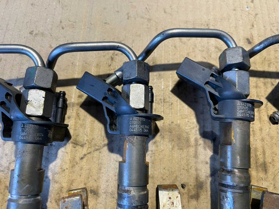 6броя Инжекторни Дюзи Mercedes E class W211 V6 4matic