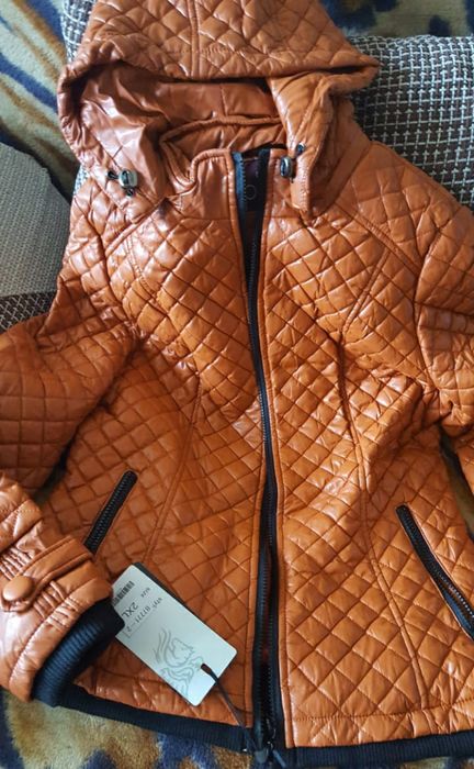 Куртки для девочек 42,44,46