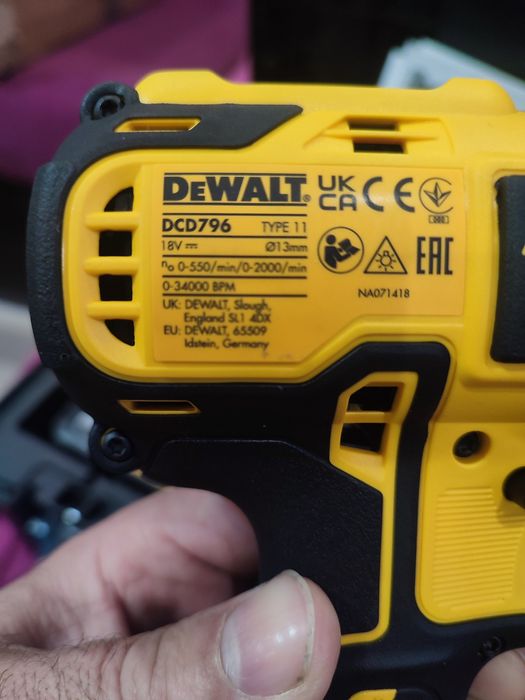 DeWALT DCD796 + Зарядно - 2025г.
