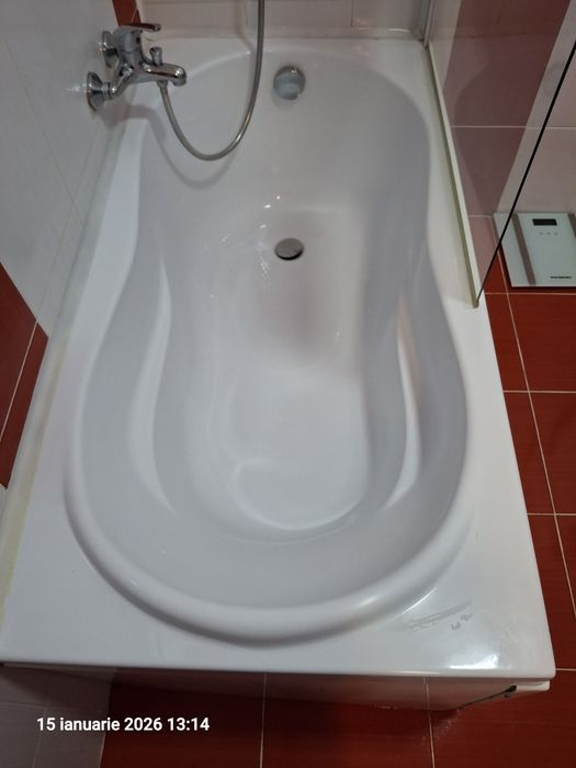 Cada acrilica 140 x 70 cu panou protecție din sticla.