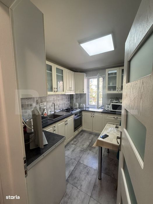 Apartament modern cu 4 camere, 77 mp, etaj intermediar, zona Marasesti