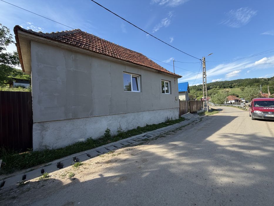 Vand casa cu teren