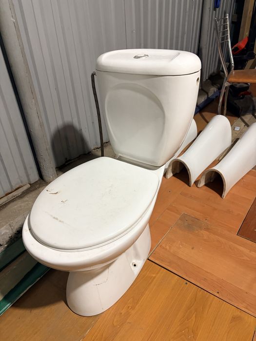 Унитаз с бочком раковина бу 7000