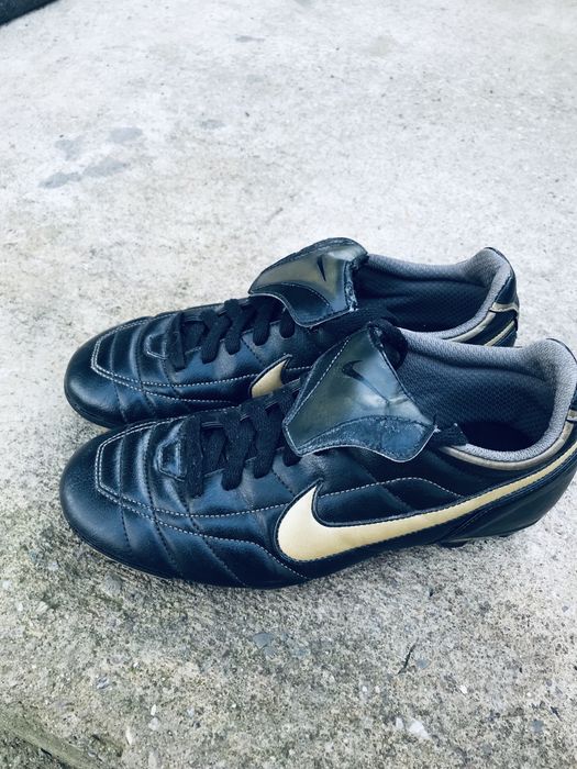 Мъжки маратонки Найк и Бутонки за футбол