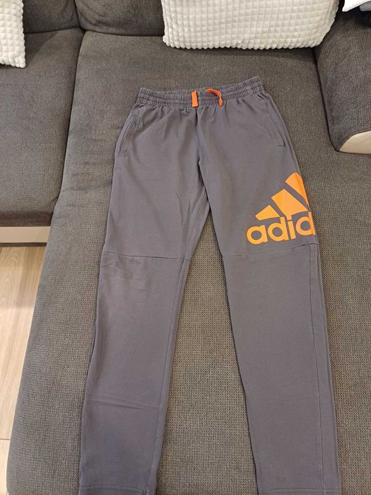 Adidas 100% оргинално долнище