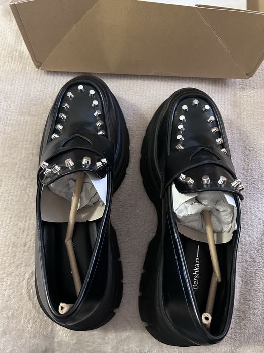 Чисто нови обувки Bershka 39