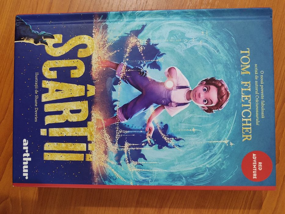 Vând cărți pentru adolescenți și copii în stare foarte bună