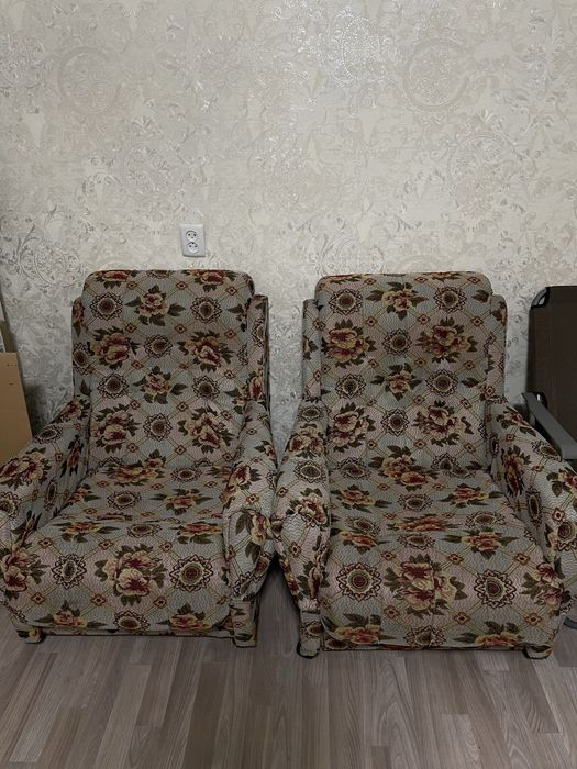 Диван и кресло,тумбочка