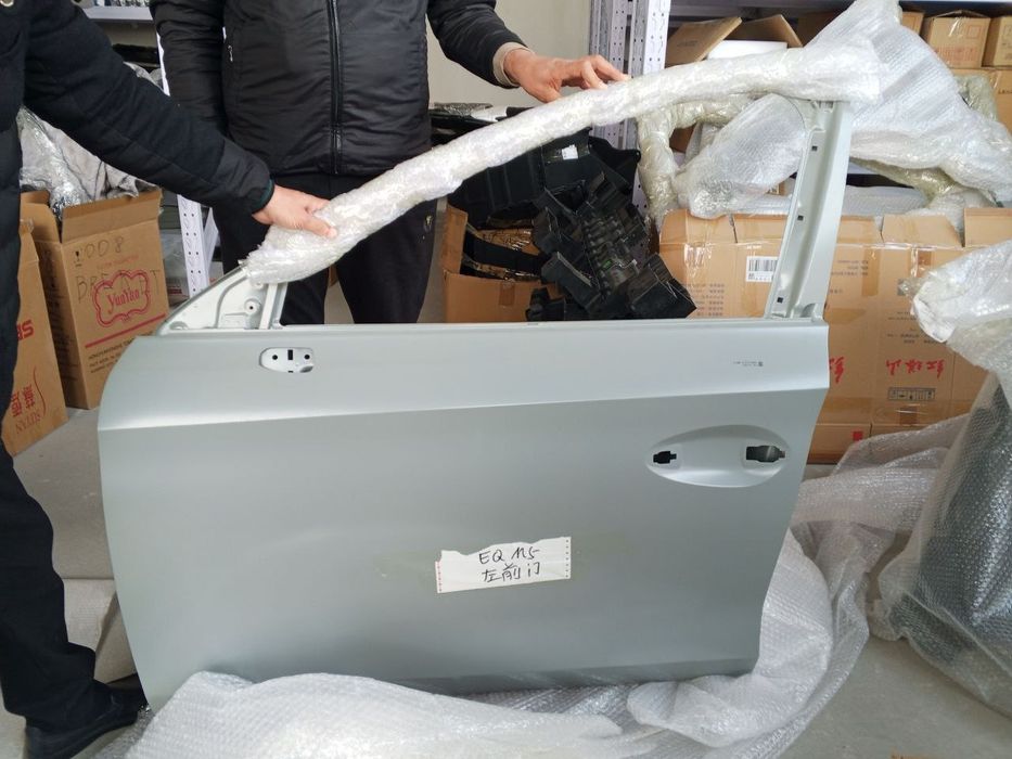 Hongqi E-QM5 avtomobil eshiklari. Двери автомобиля Hongqi E-QM5.