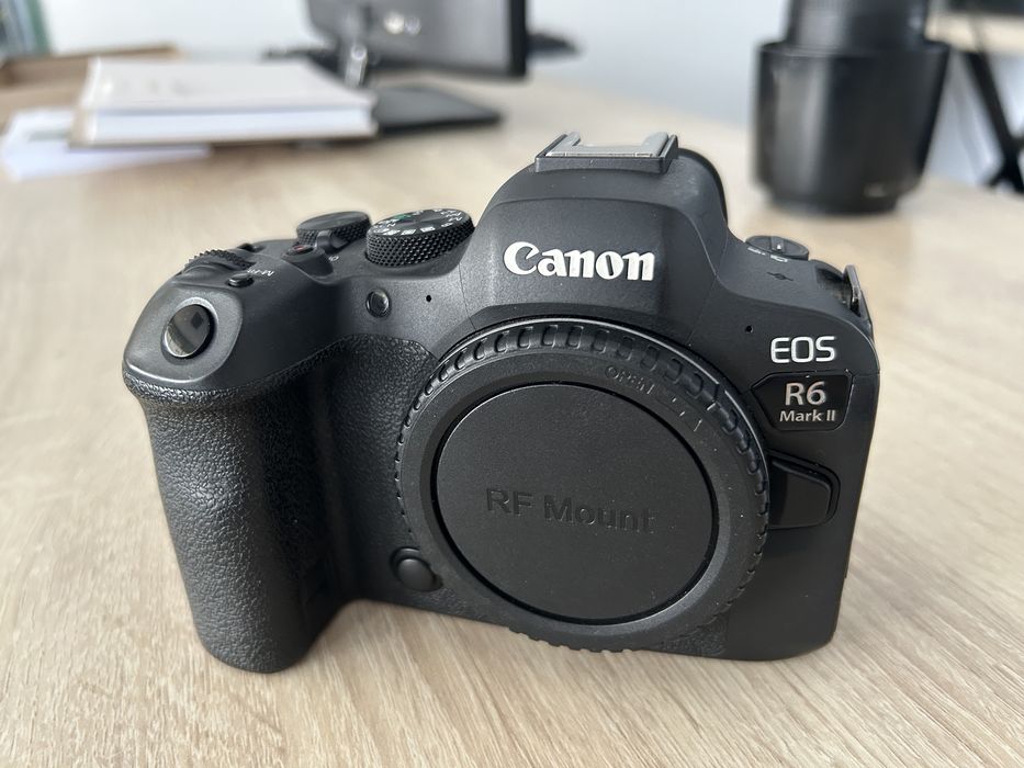 Body Canon R6 mark II + incarcator si baterie cadou + obiective