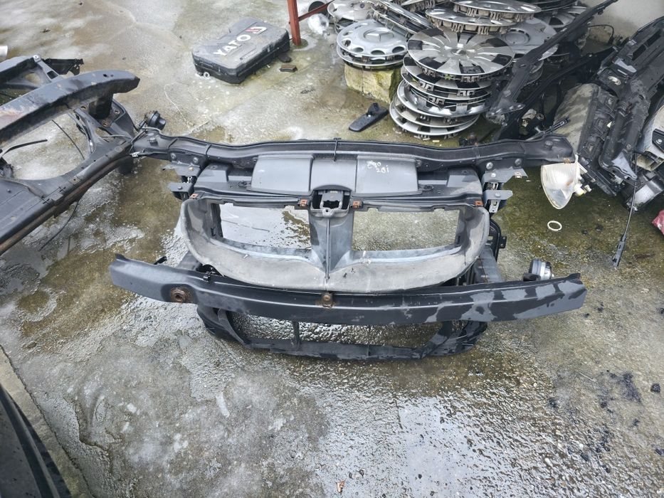 Trager BMW E90 Seria 3 320 in stare foarte buna Calandru E90 320