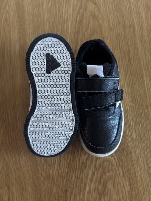 Маратонки Adidas 26 номер
