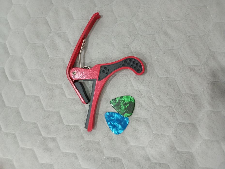 Продам гитару DENN в идеальном состоянии