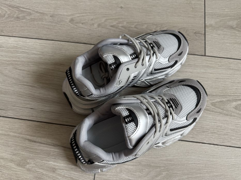 Кроссовки новые 38 размер