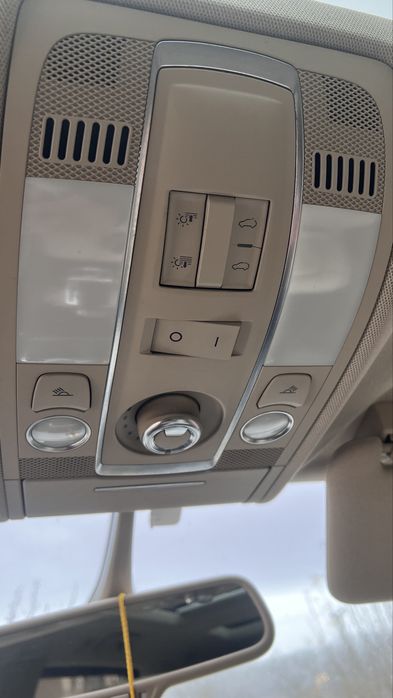 Vând q7 4.2………..