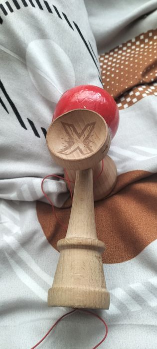Vând kendama origina X