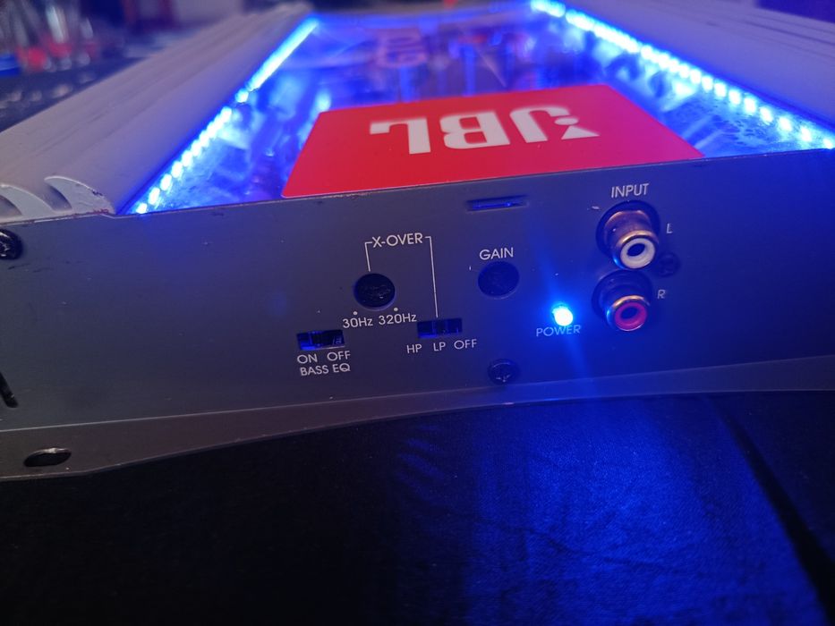 Автомобилен усилвател JBL