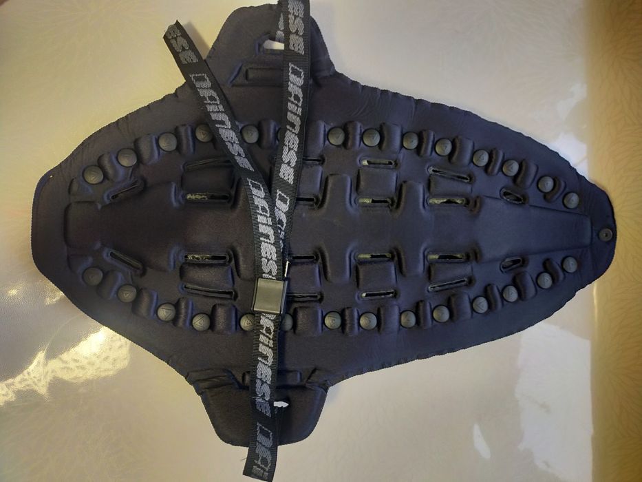 Vând protecție DAINESE pentru spate