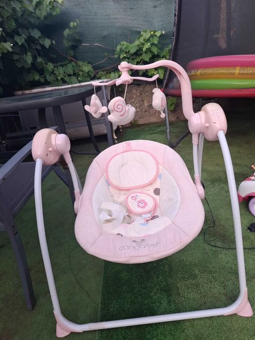 Продава се музикална люлка