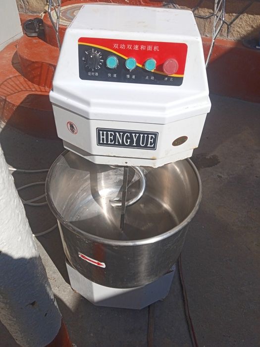 Срочно продаю печку и мишалка для теста 25 кг