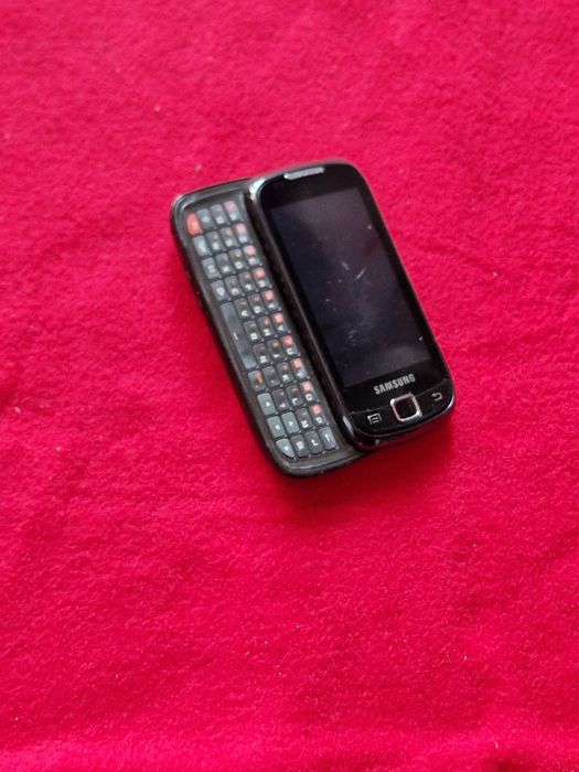 Telefon Samsung cu tastatura laterala pentru colecție sau piese, fara accesorii