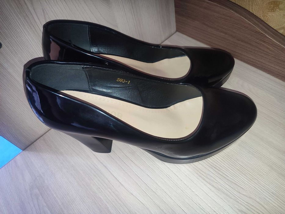 Туфли женские ,подходящие к любому наряду
