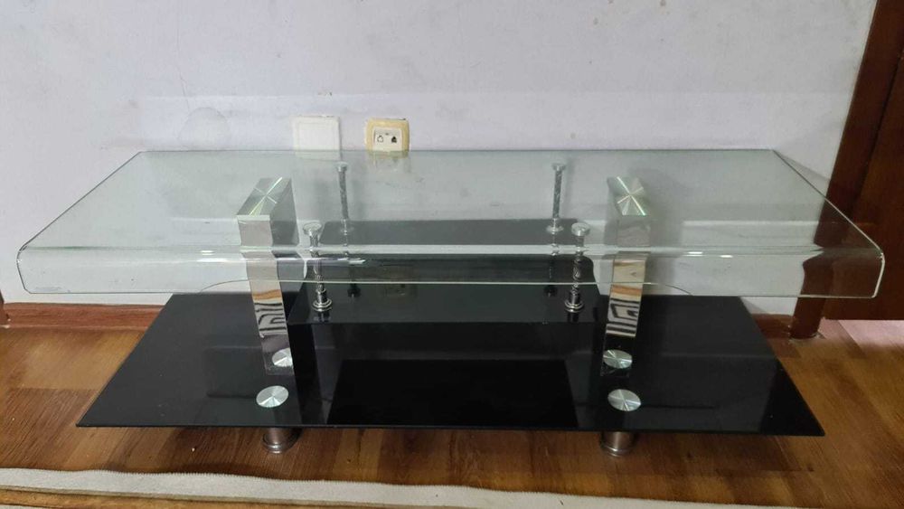Стеклянная тумба под телевизор