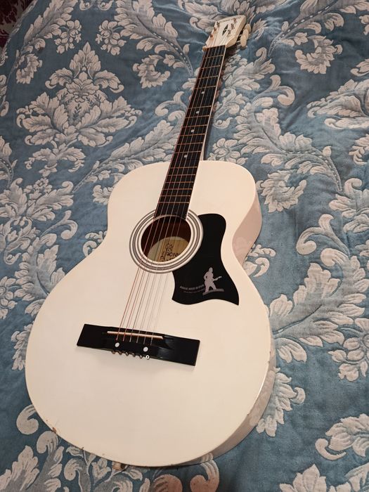 Продам гитару  AG38