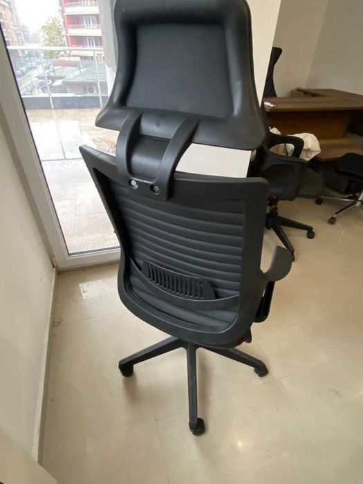 Мебели за офис - столове, секции, бюра