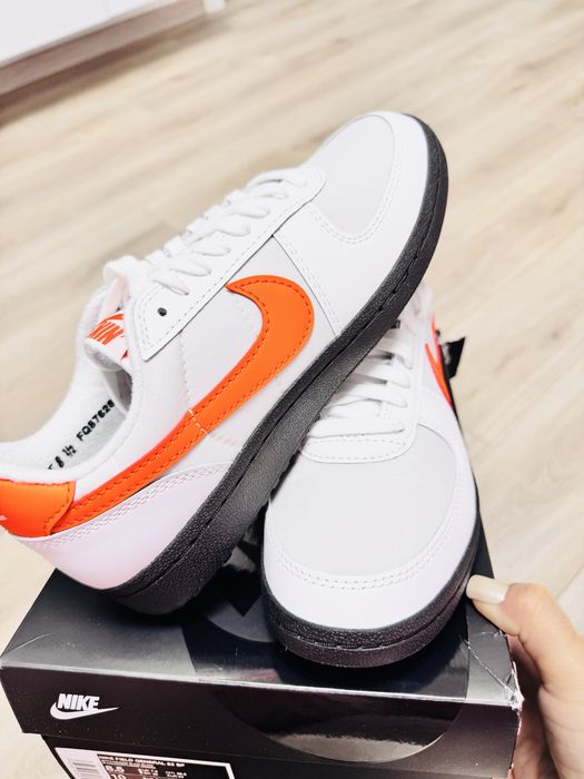 Adidasi Nike noi marimea 42