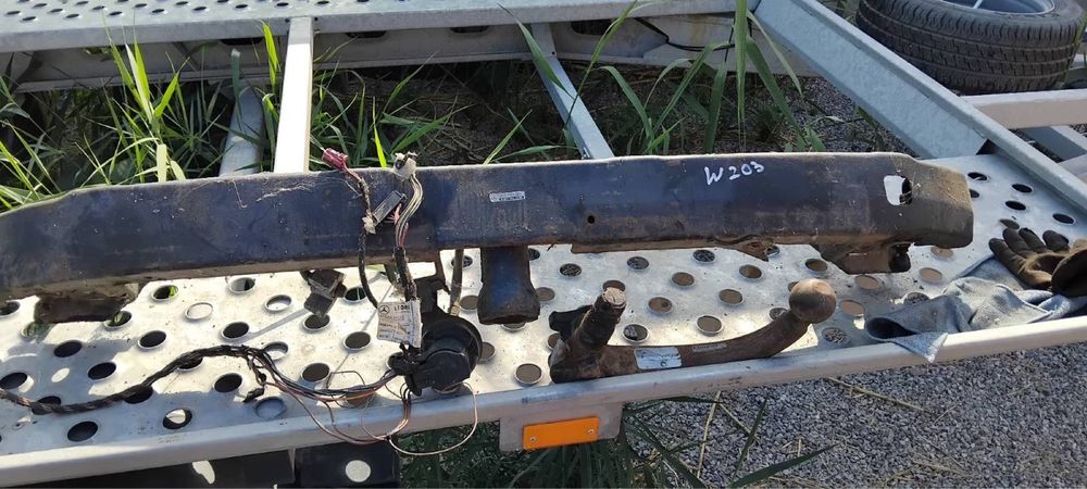 Теглич за мерцедес