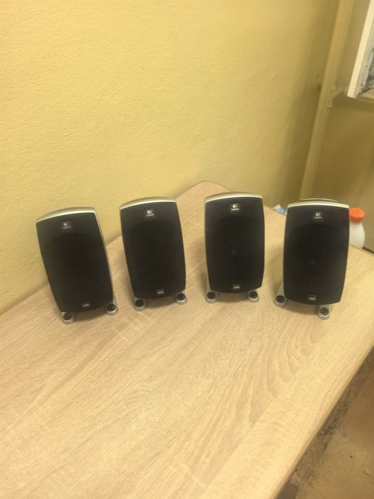 4 sateliti z 5500 Logitech fără centru și consola