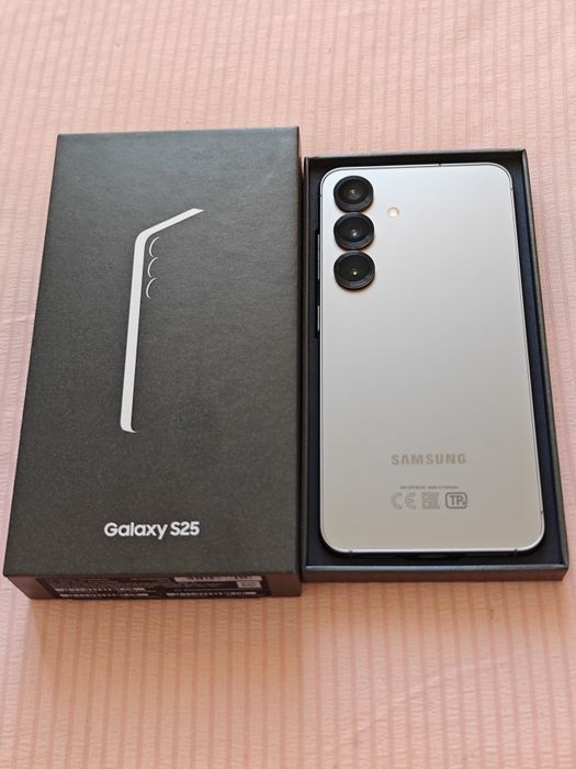 Samsung S25 128Gb как новый