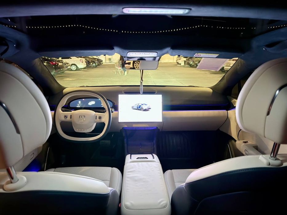 Апаратти папаси ZEEKR 007 Stargate