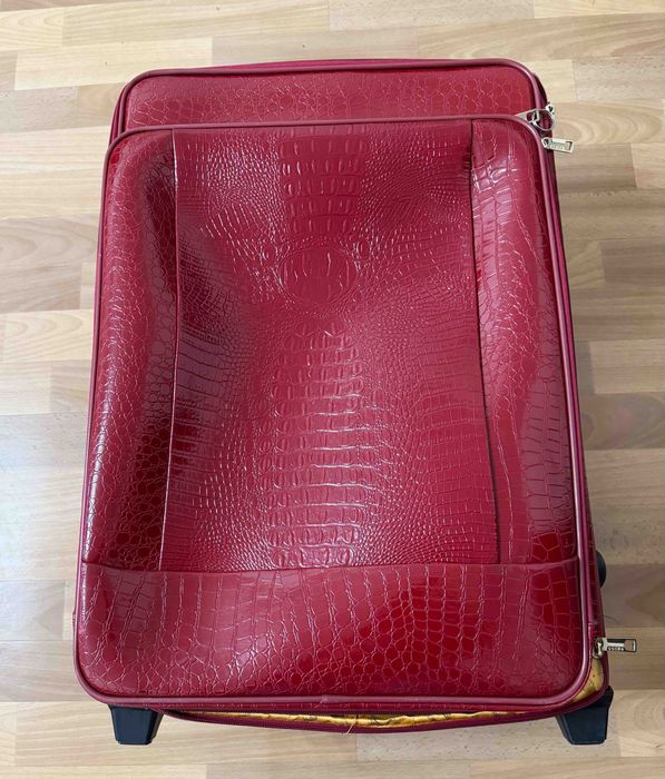 Чемодан очень большой