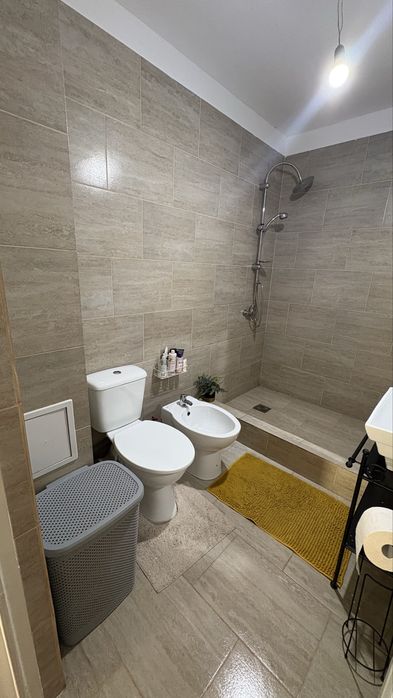 Vand apartament 2 camere Floresi
