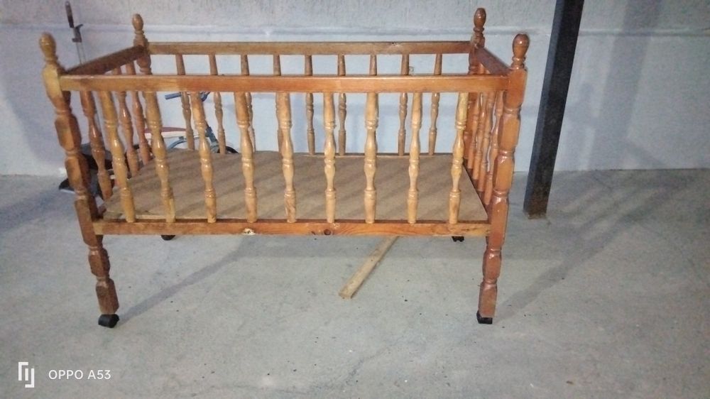 Детский кровать.