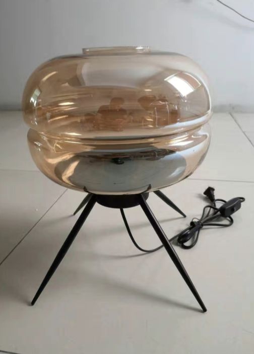 Продам  срочно,лампа  настольная