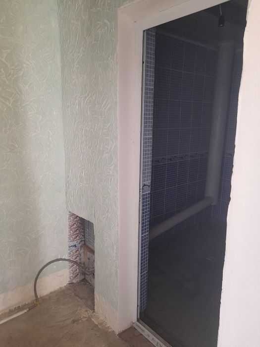 Gaz, svet ,suv va issiq suv mavjud