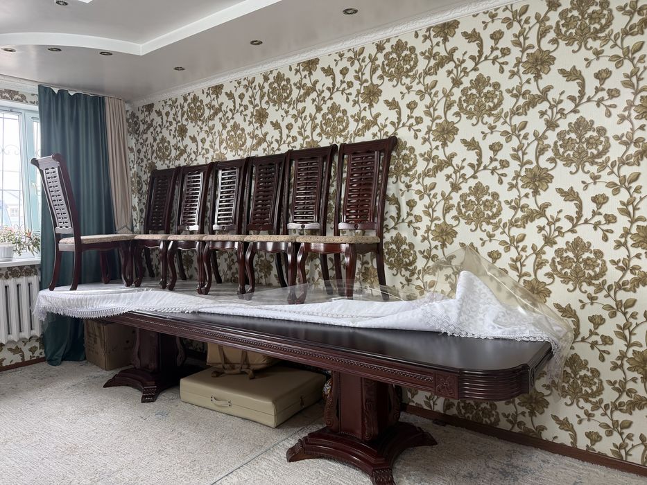 Стол, 10стулясы сатылады