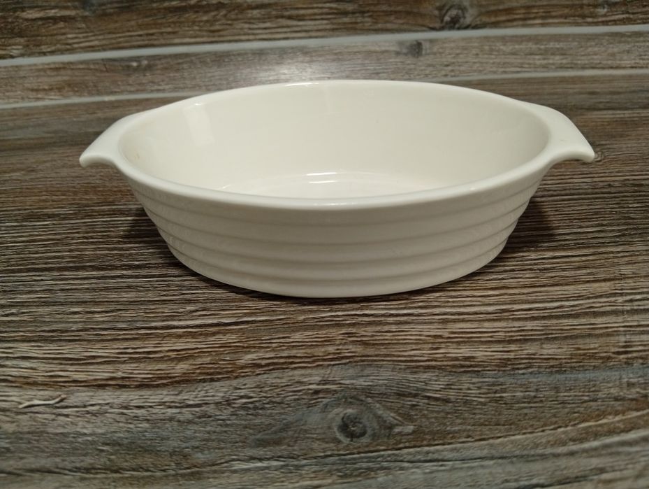 Соусница фарфоровая