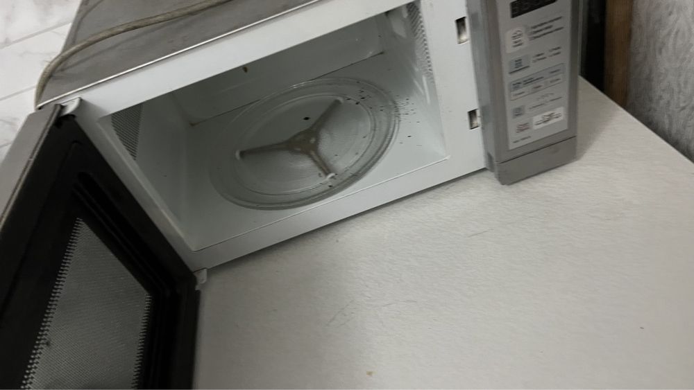 Продается микроволновая печь LG