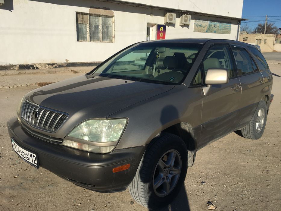 ЛексусРХ-300