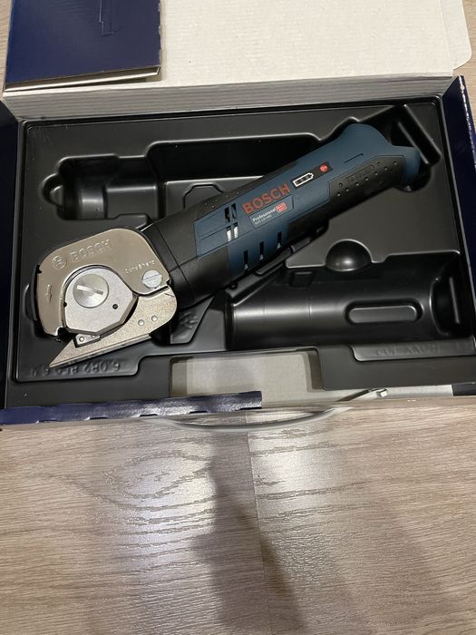 Универсална акумулаторна ножица Bosch