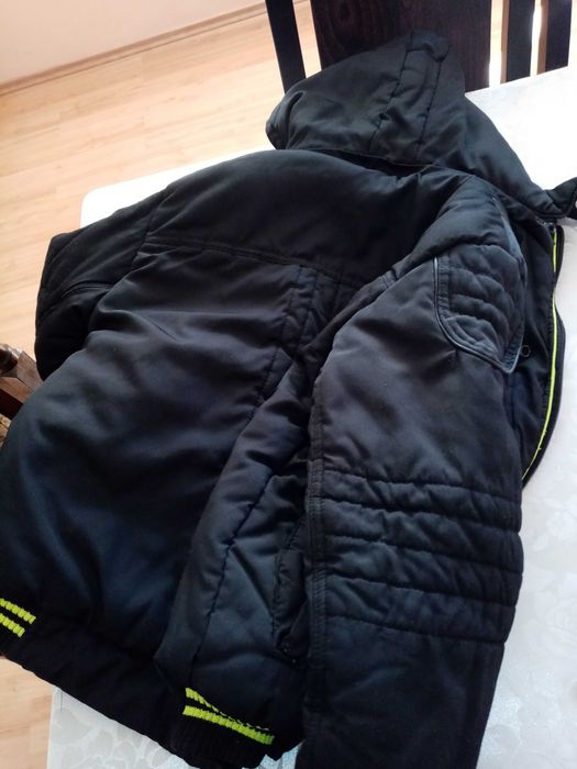 Продавам зимно яке за момче