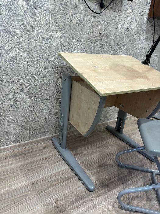 Продам парту для школьника