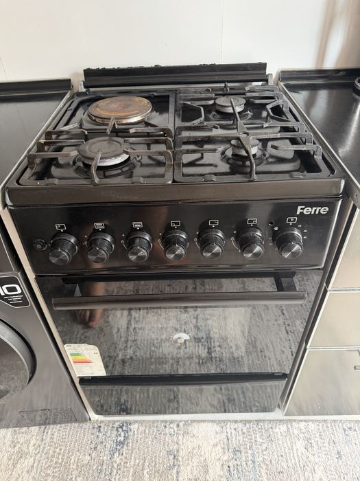 Gaz plita Ferre holati yangi