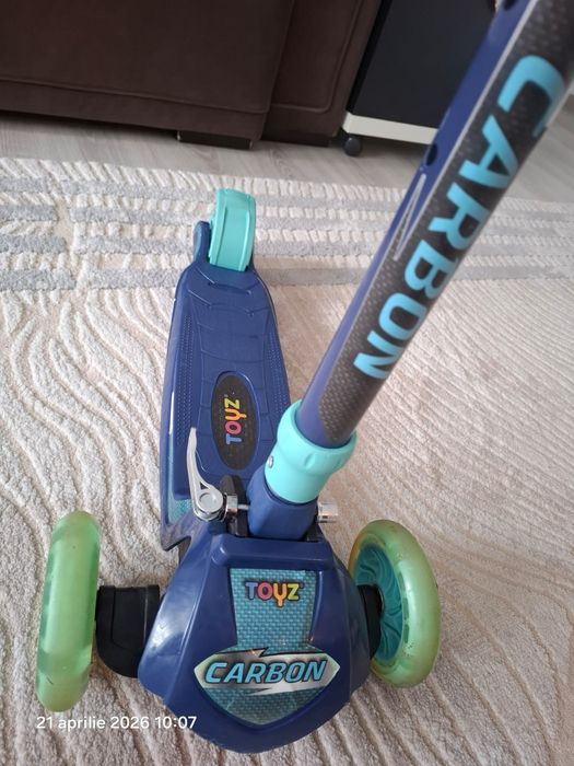 Trotinetă carbon