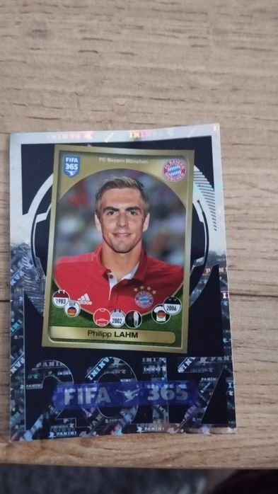 Vând cartonașe cu fotbaliști