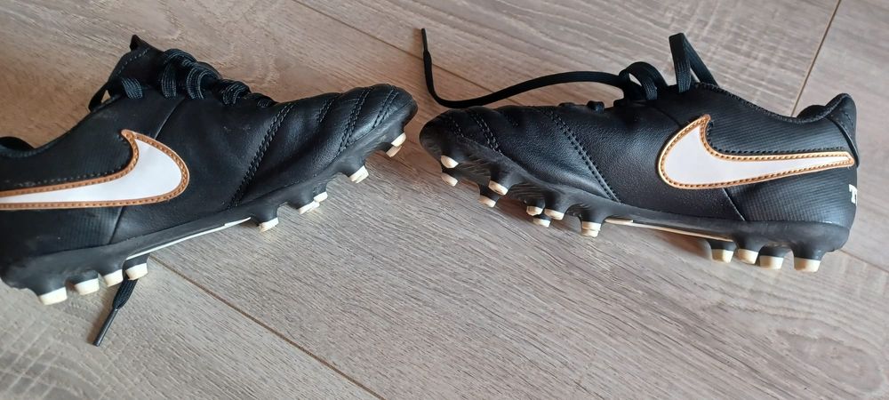 Adidasi crampoane 33